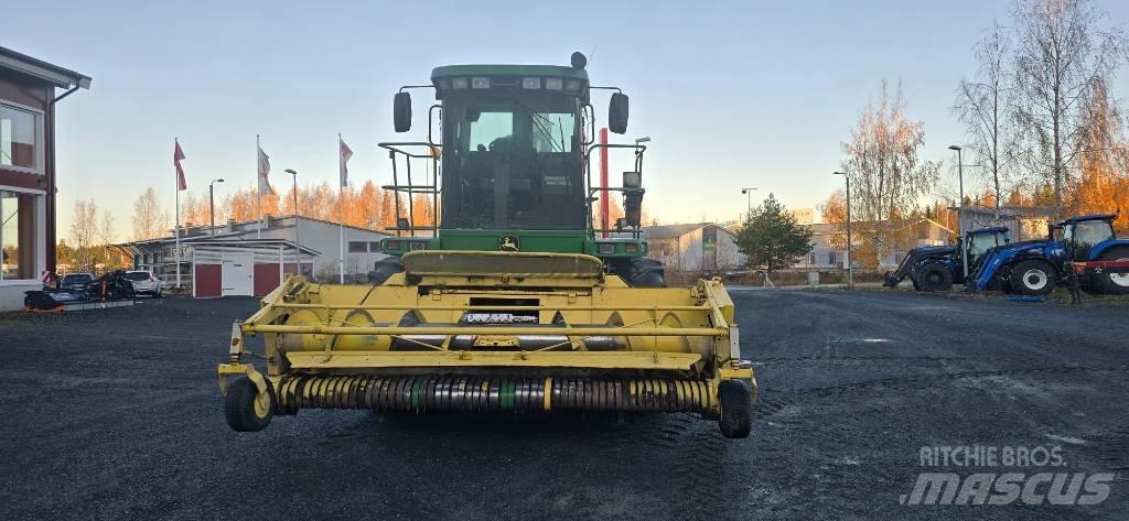 John Deere 7400 自走式青贮饲料收割机