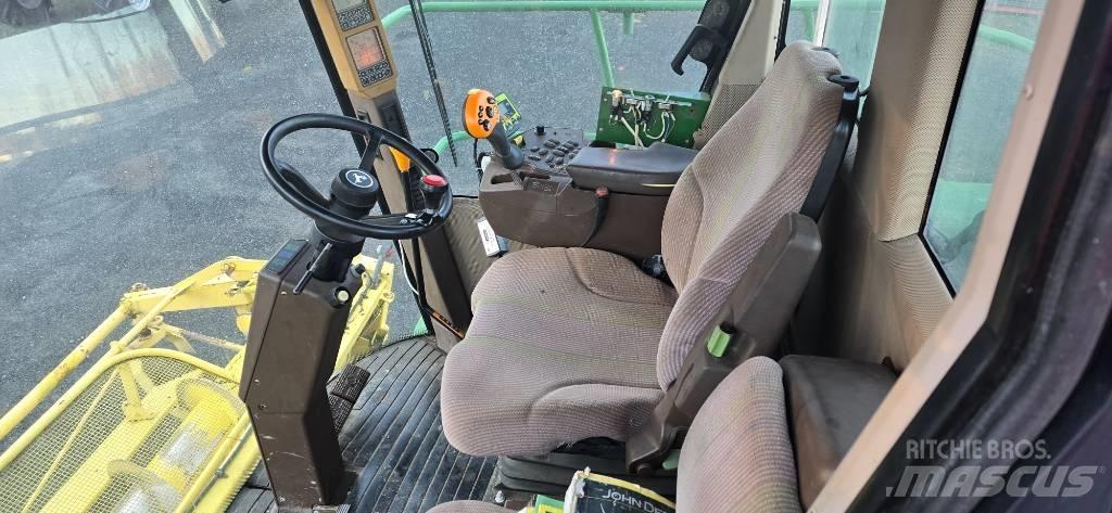 John Deere 7400 自走式青贮饲料收割机