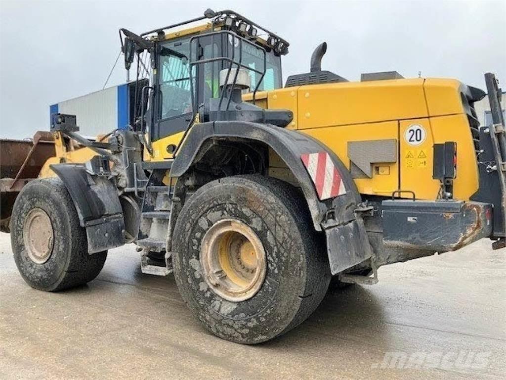 Komatsu WA 380--8E0 轮式装载机