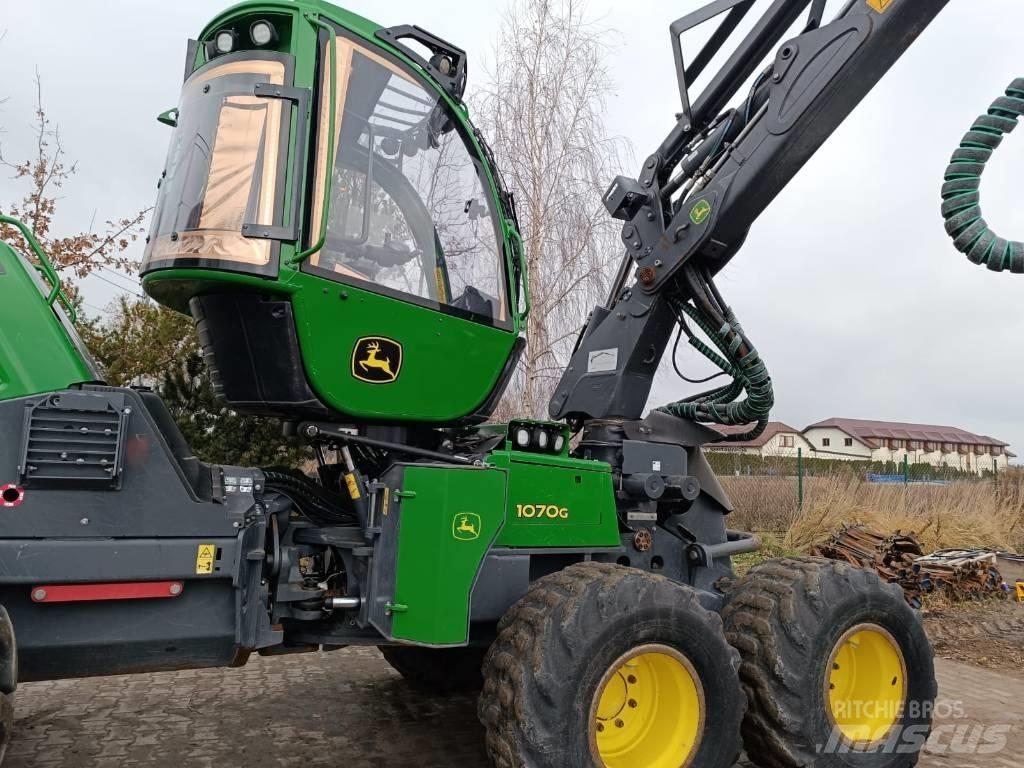 John Deere 1070G 收割机