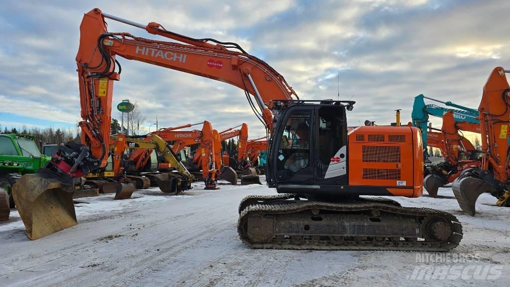 Hitachi ZX225USRLC-6 履带挖掘机