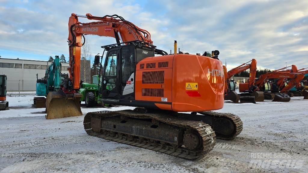 Hitachi ZX225USRLC-6 履带挖掘机