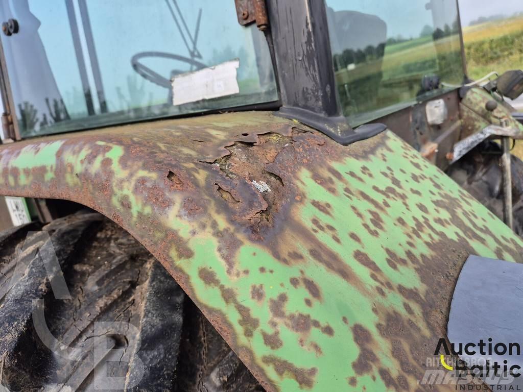 John Deere MFWD 拖拉机/农用车