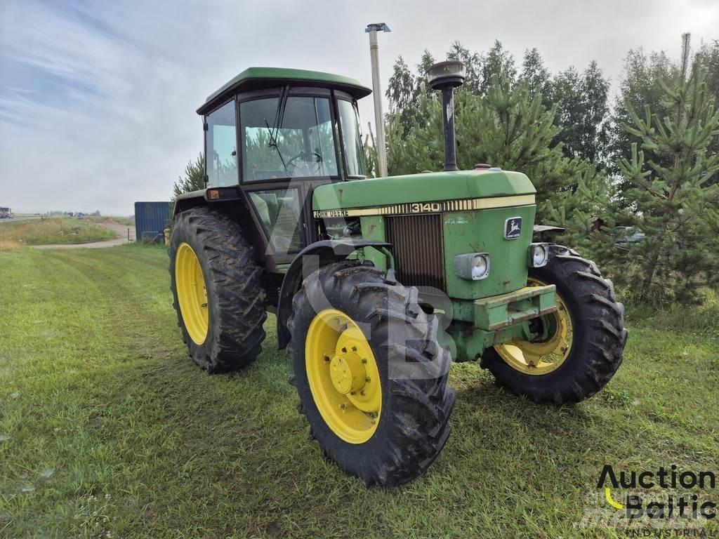 John Deere MFWD 拖拉机/农用车