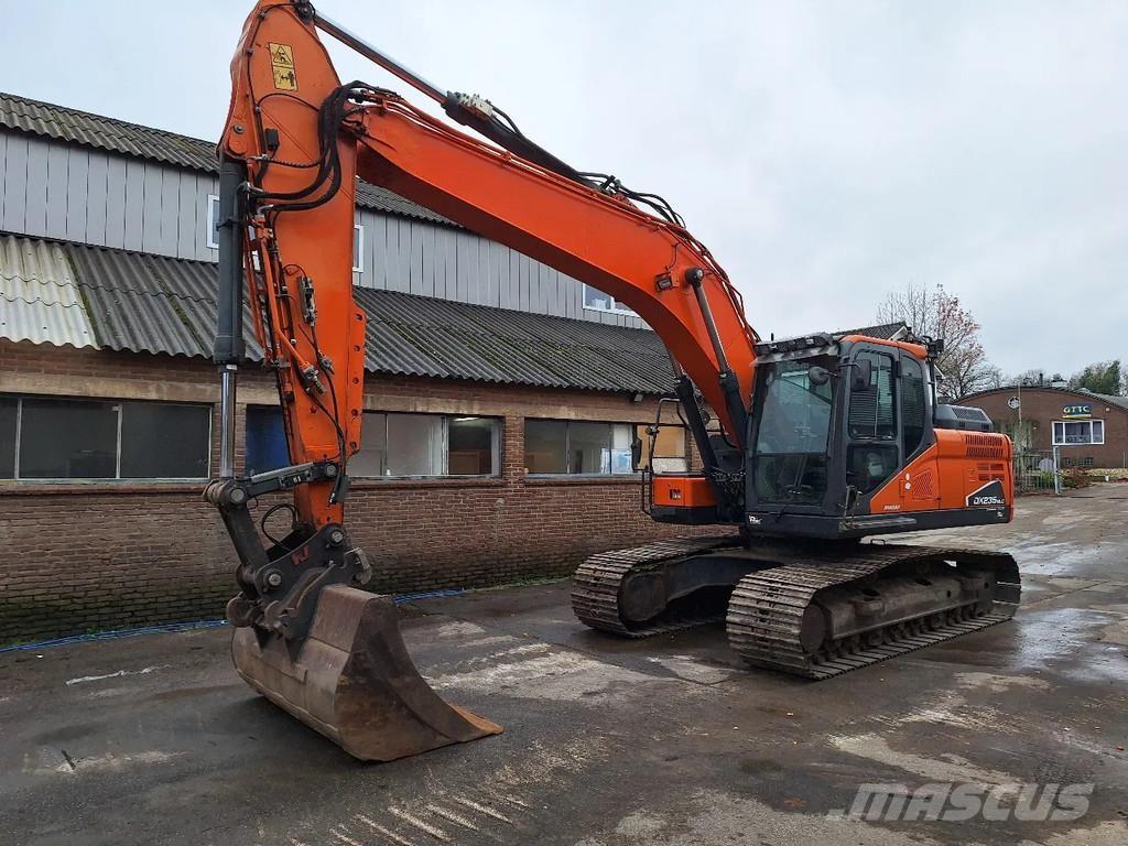 Doosan DX235NLC-5 履带挖掘机
