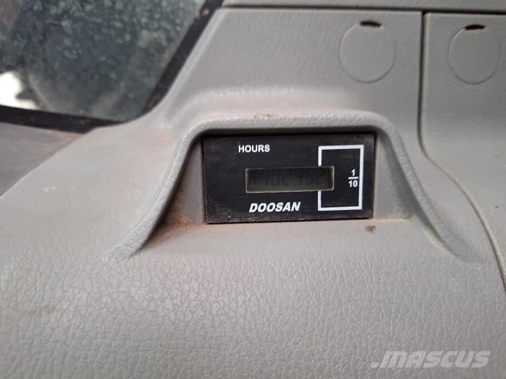 Doosan DX235NLC-5 履带挖掘机