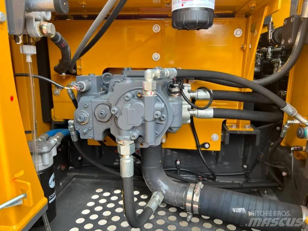 XCMG XE135GA 履带挖掘机