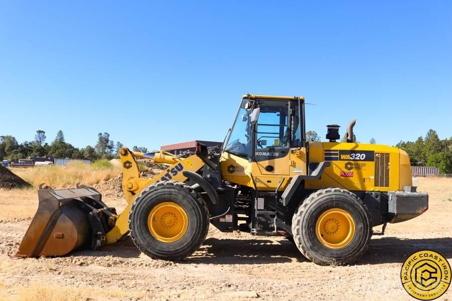 Komatsu WA 320-7 轮式装载机