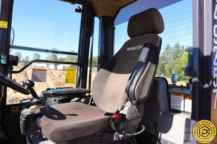 Komatsu WA 320-7 轮式装载机