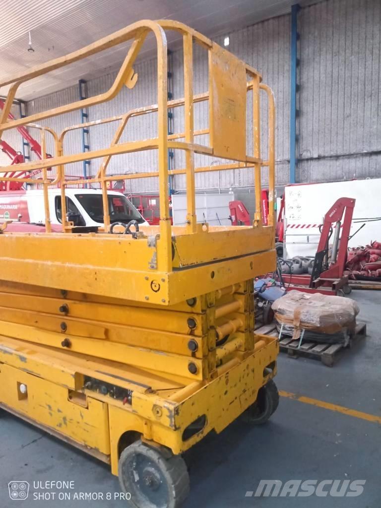 Haulotte Compact 12 剪叉式升降机