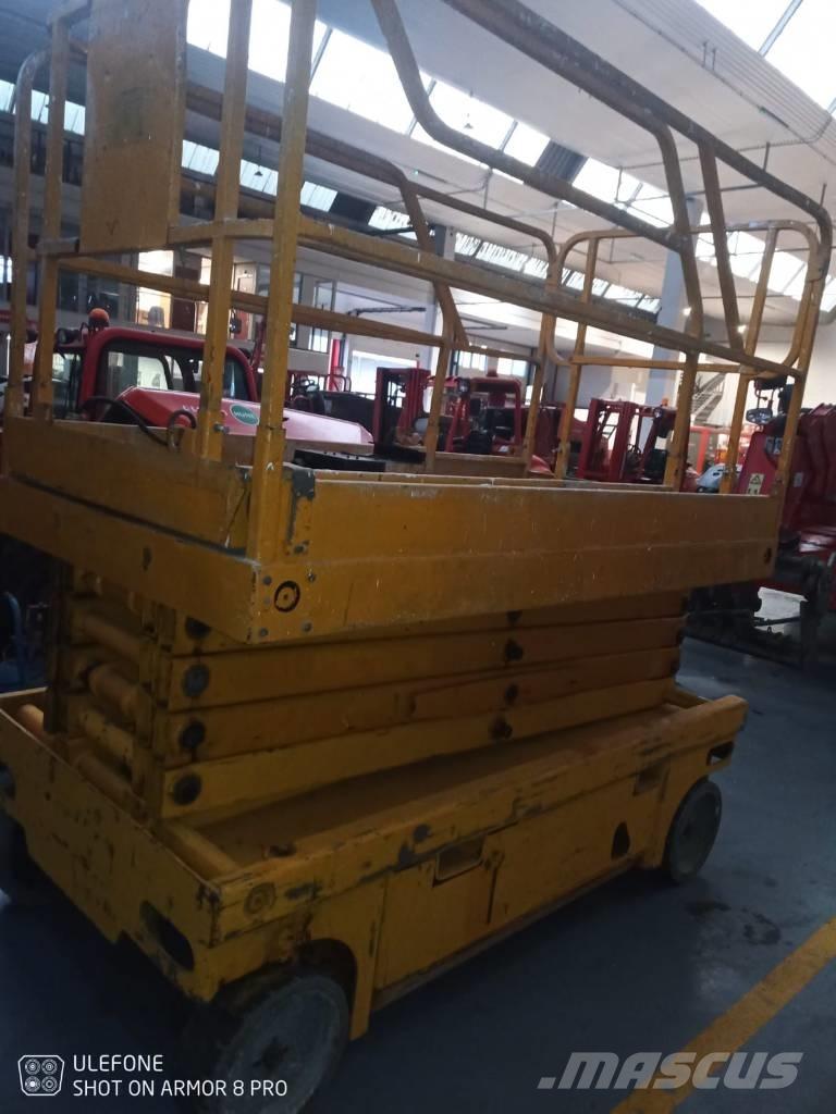 Haulotte Compact 12 剪叉式升降机