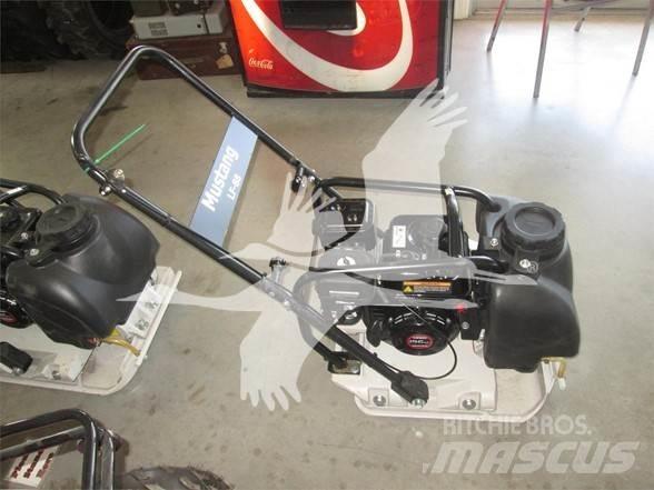 Mustang LF88 拖式振动压路机