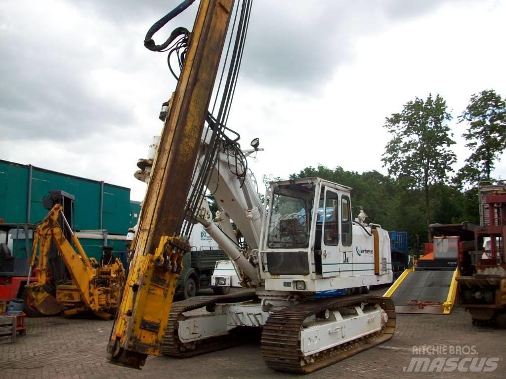Liebherr R 942 打桩机