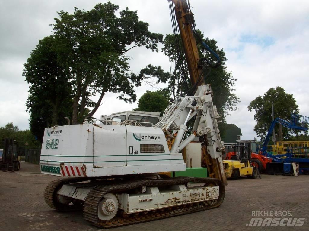 Liebherr R 942 打桩机