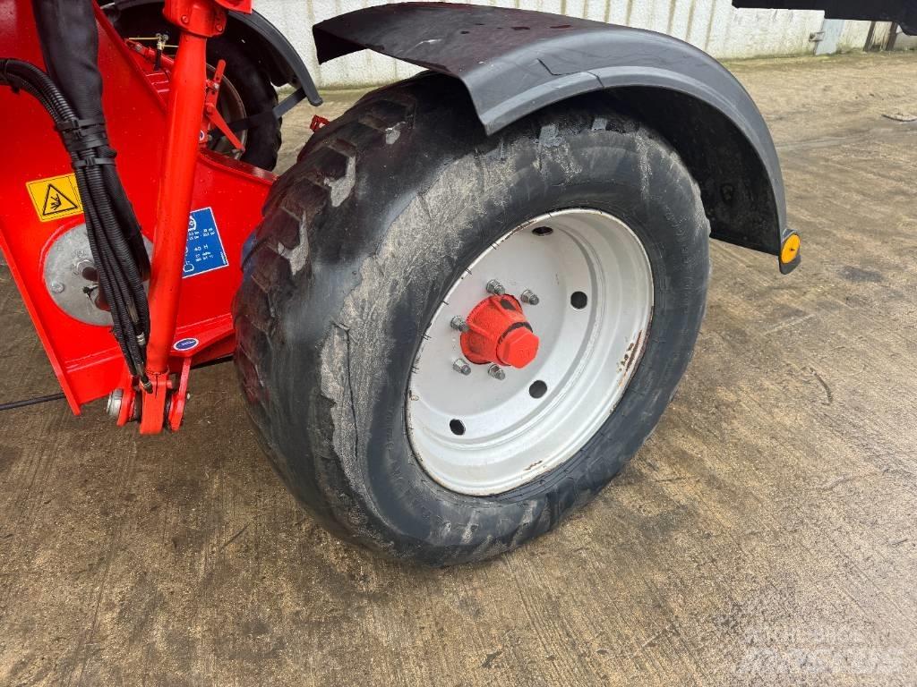Kuhn Merge Maxx 950 料堆整形机