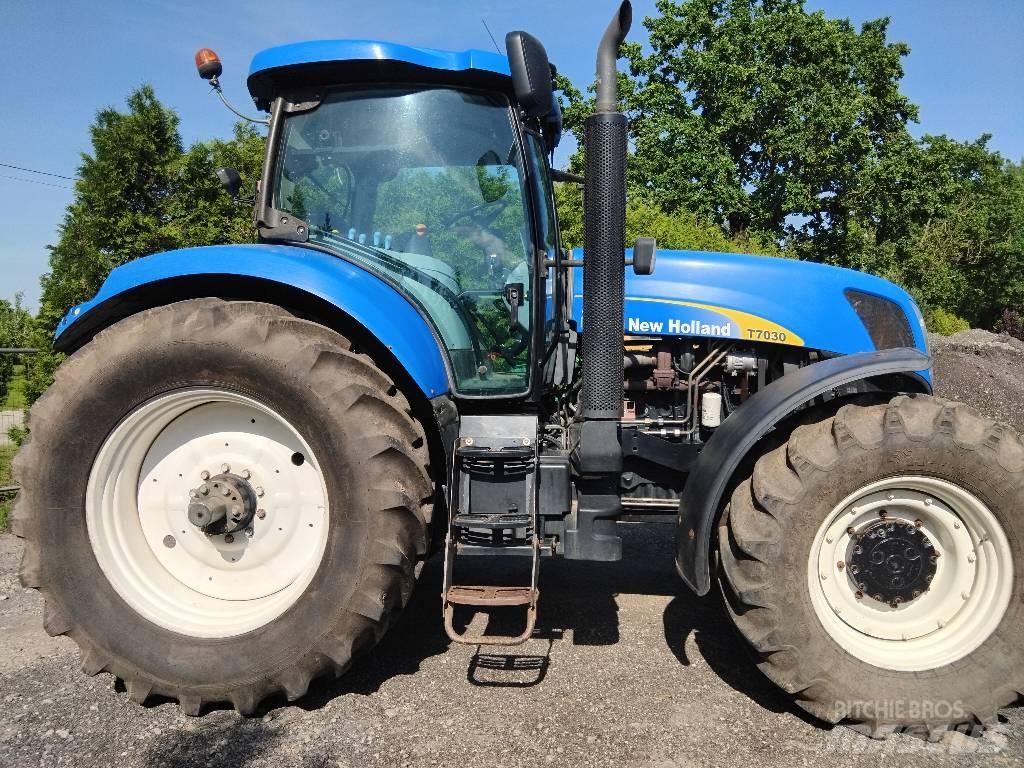 New Holland T7030 拖拉机/农用车