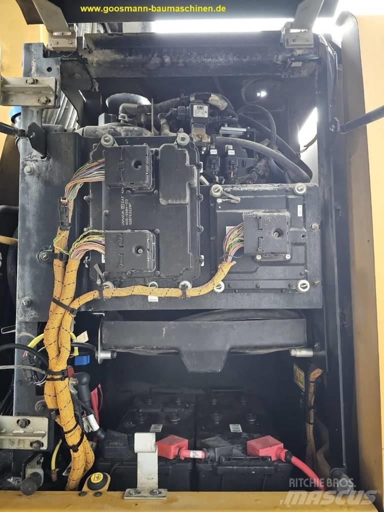 CAT MH 3022 工业挖掘机