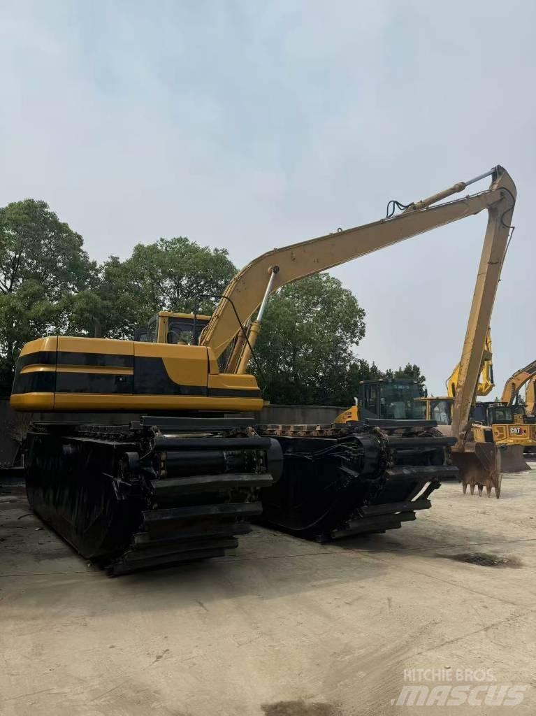 CAT 320B 水陆两栖挖掘机
