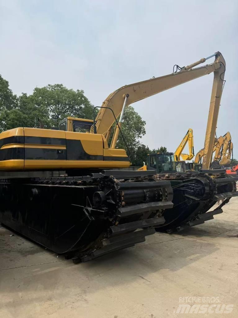 CAT 320B 水陆两栖挖掘机