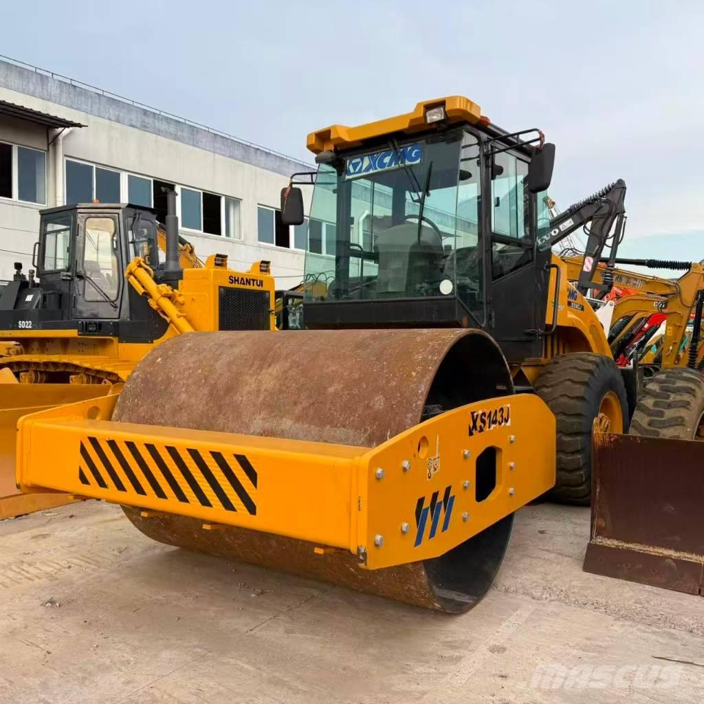 XCMG XS143J 单轮压路机