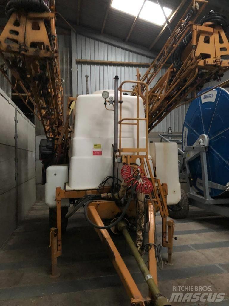 Knight EUA 3800 牵引式喷雾机