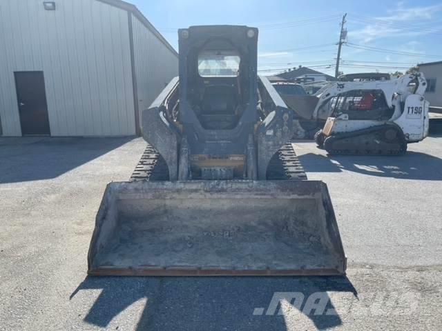 John Deere 331G 滑移装载机