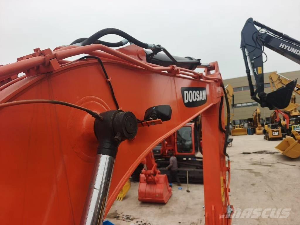 Doosan DX 140 履带挖掘机