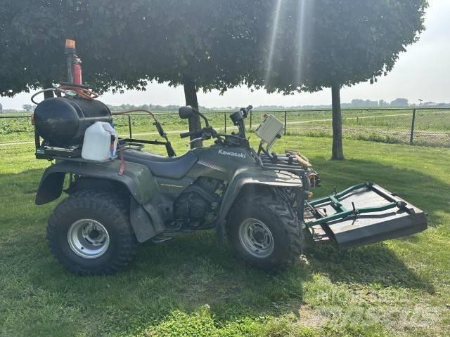 Kawasaki KLF 300 沙滩车