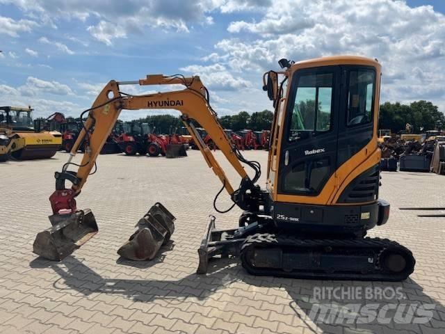 Hyundai R25Z-9 AK 小型挖掘机