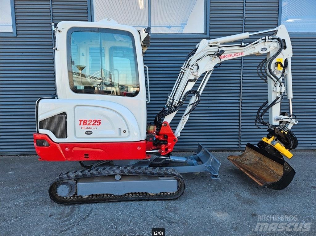Takeuchi TB 225 小型挖掘机