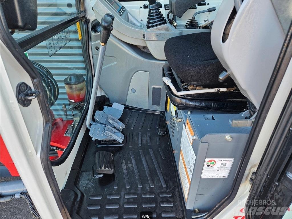 Takeuchi TB 225 小型挖掘机