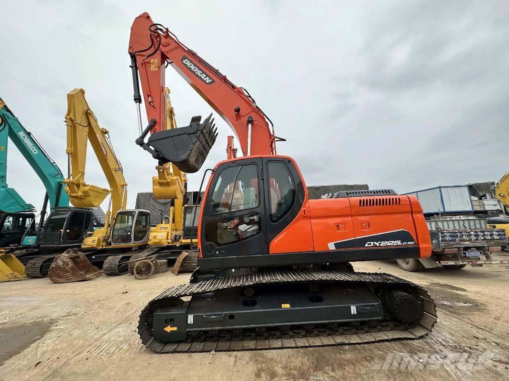Doosan DX225LC-9C 履带挖掘机