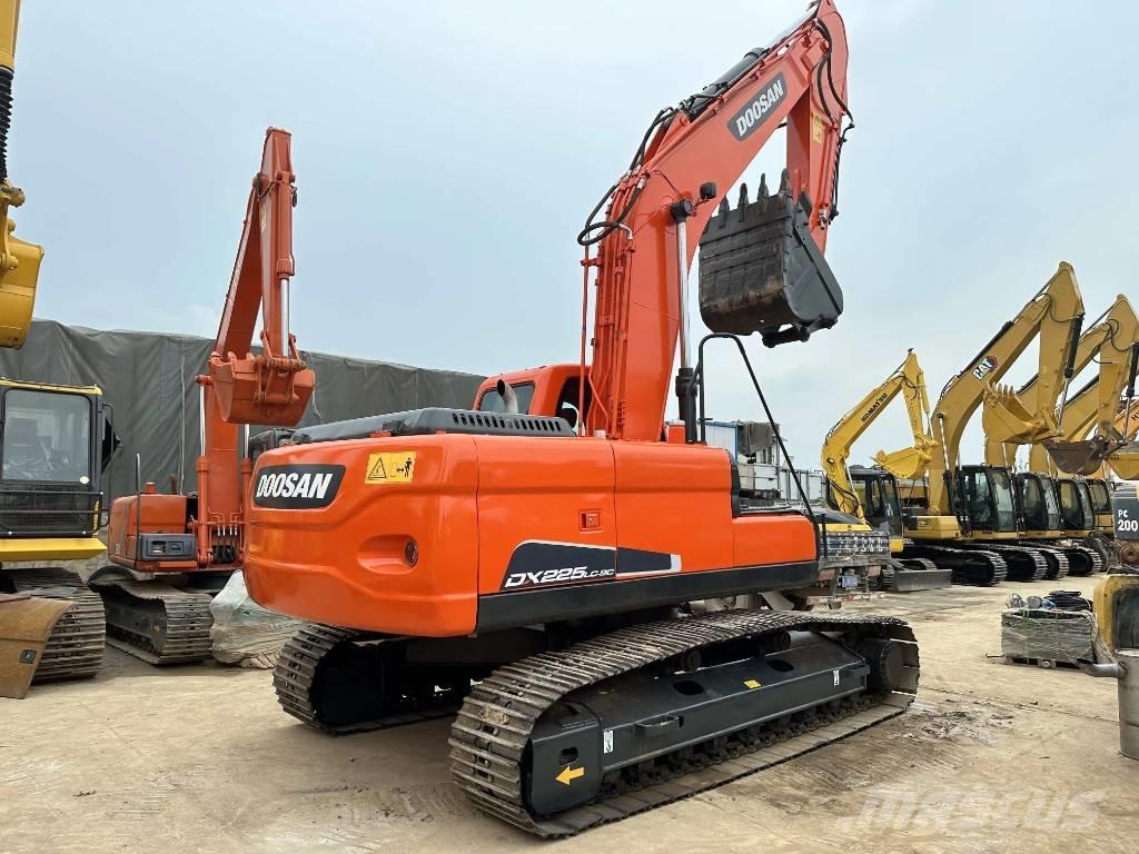 Doosan DX225LC-9C 履带挖掘机