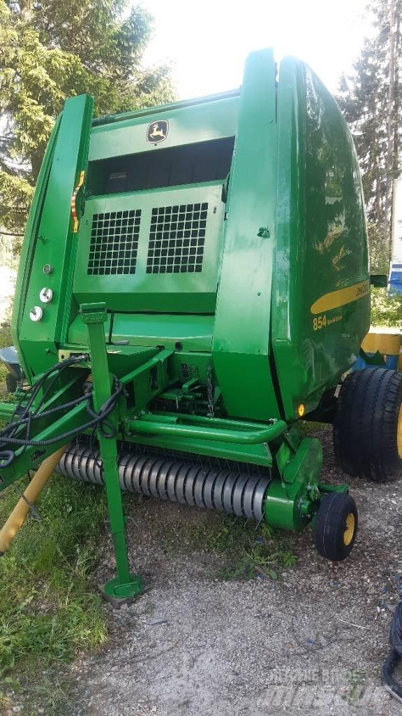 John Deere 854 圆捆打捆机