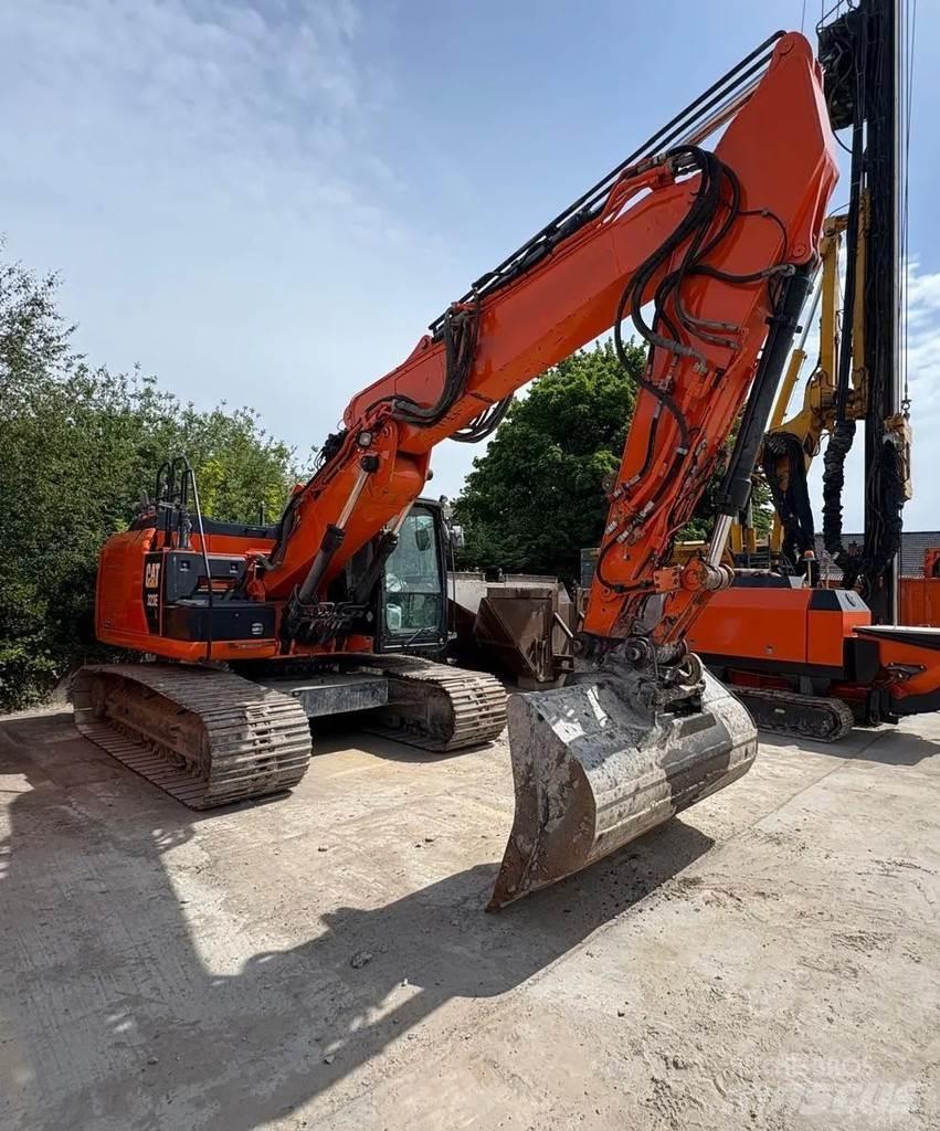 CAT 323E 履带挖掘机