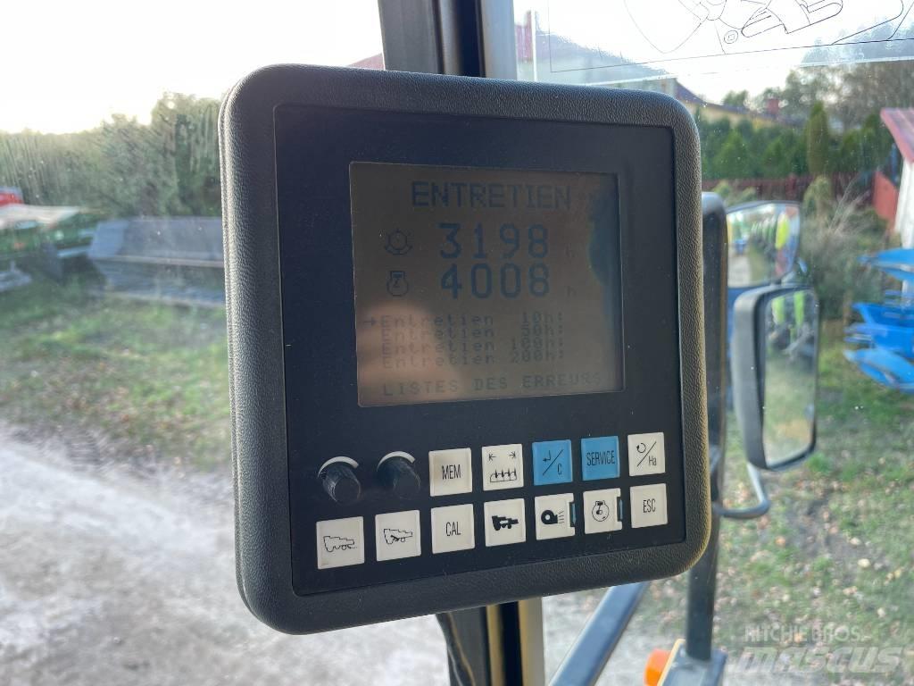 New Holland TX 66 联合收割机