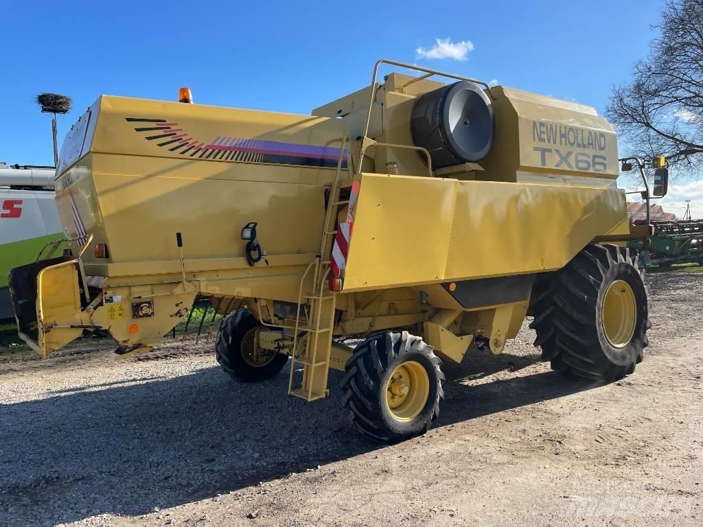New Holland TX 66 联合收割机
