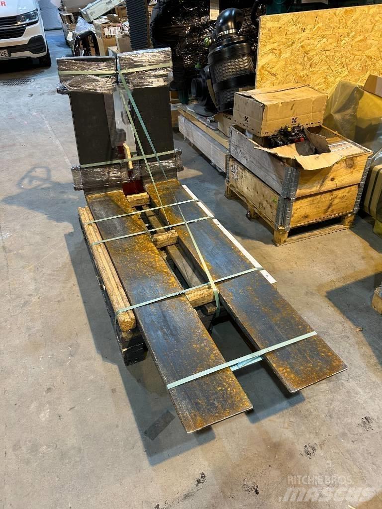 Kalmar DCG80-9 货叉