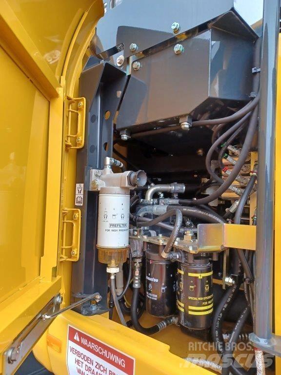 Komatsu PW158-11E0 轮式挖掘机