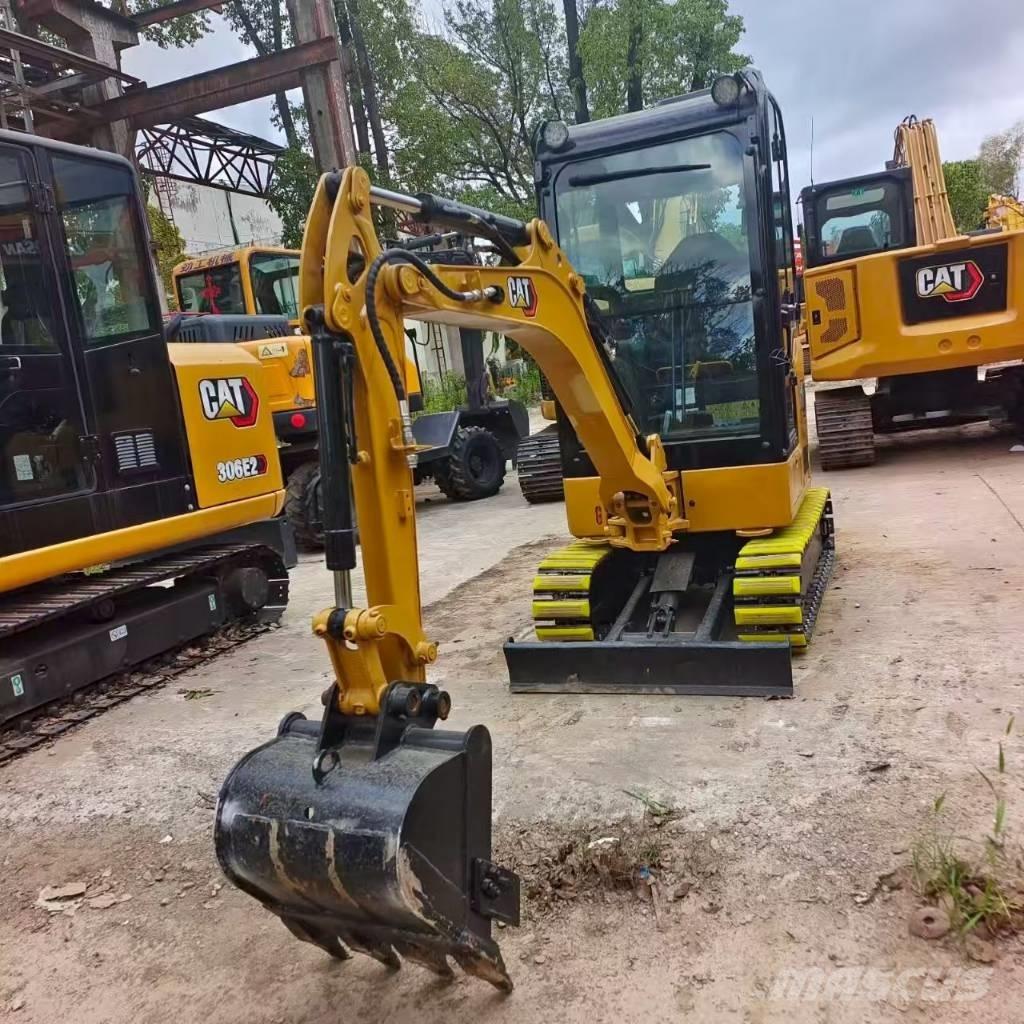CAT 302 CR 小型挖掘机