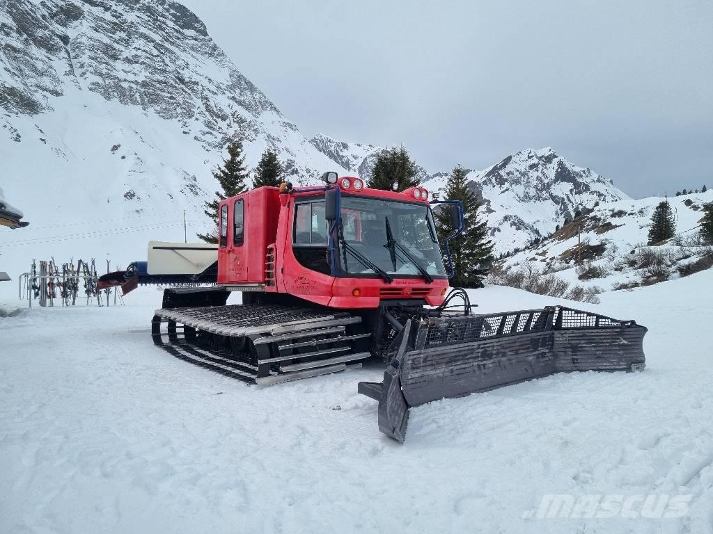  Pistenbully 300 DD 铲雪车
