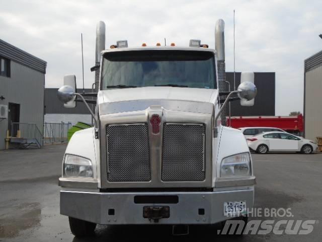 Kenworth T 880 牵引车