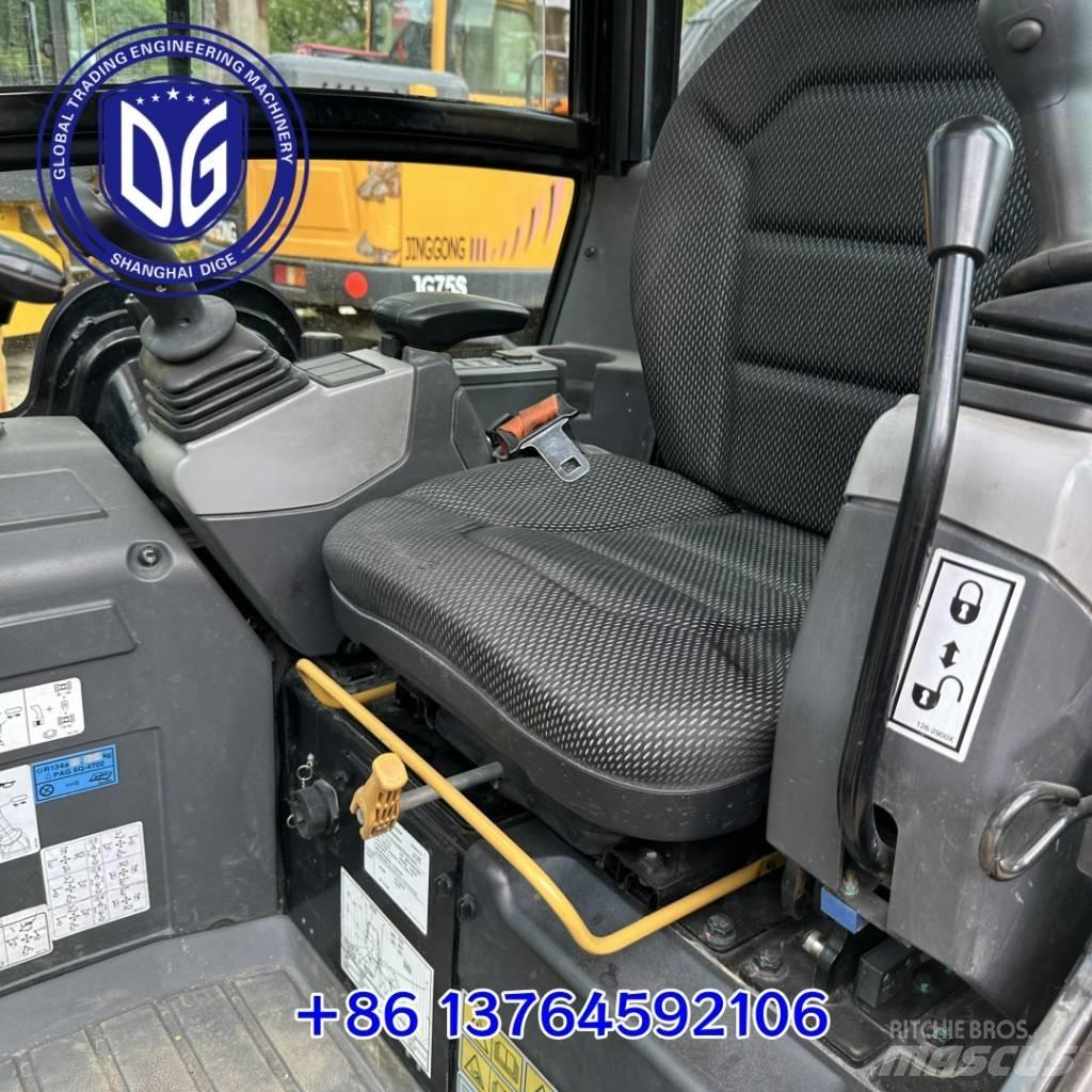 CAT 302 CR 小型挖掘机