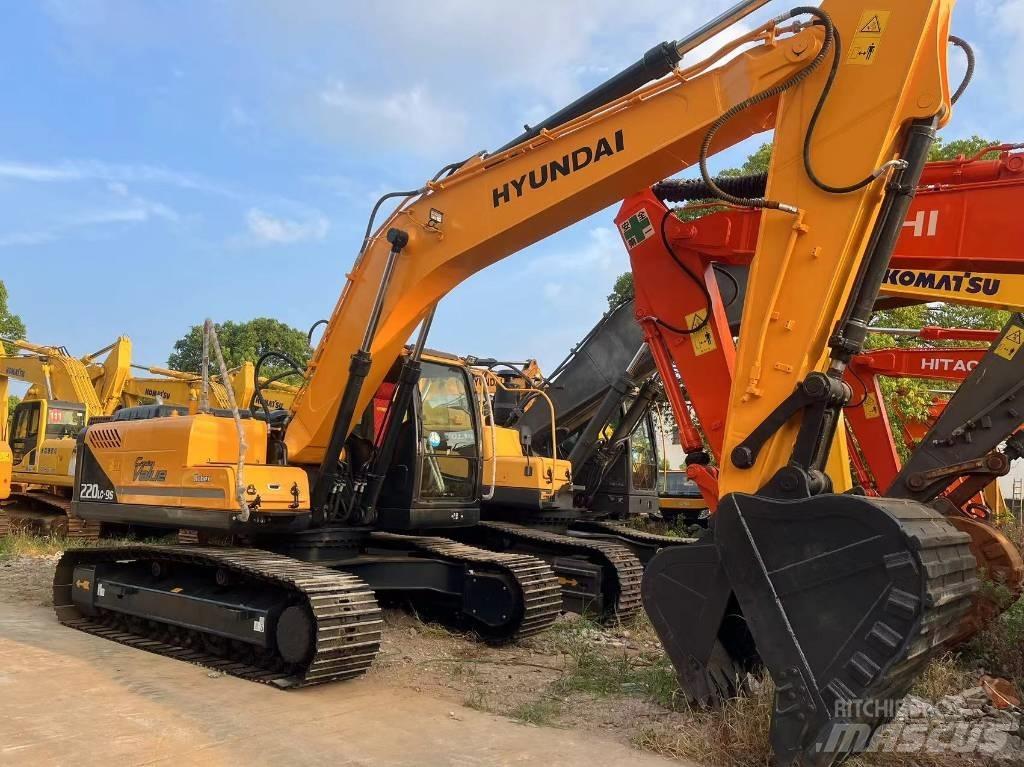 Hyundai R220LC-9S 轮式挖掘机