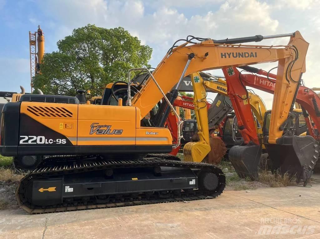 Hyundai R220LC-9S 轮式挖掘机