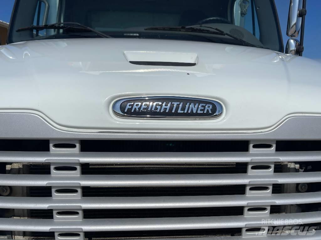 Freightliner M 106 冷藏车