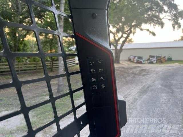 Bobcat T64 滑移装载机