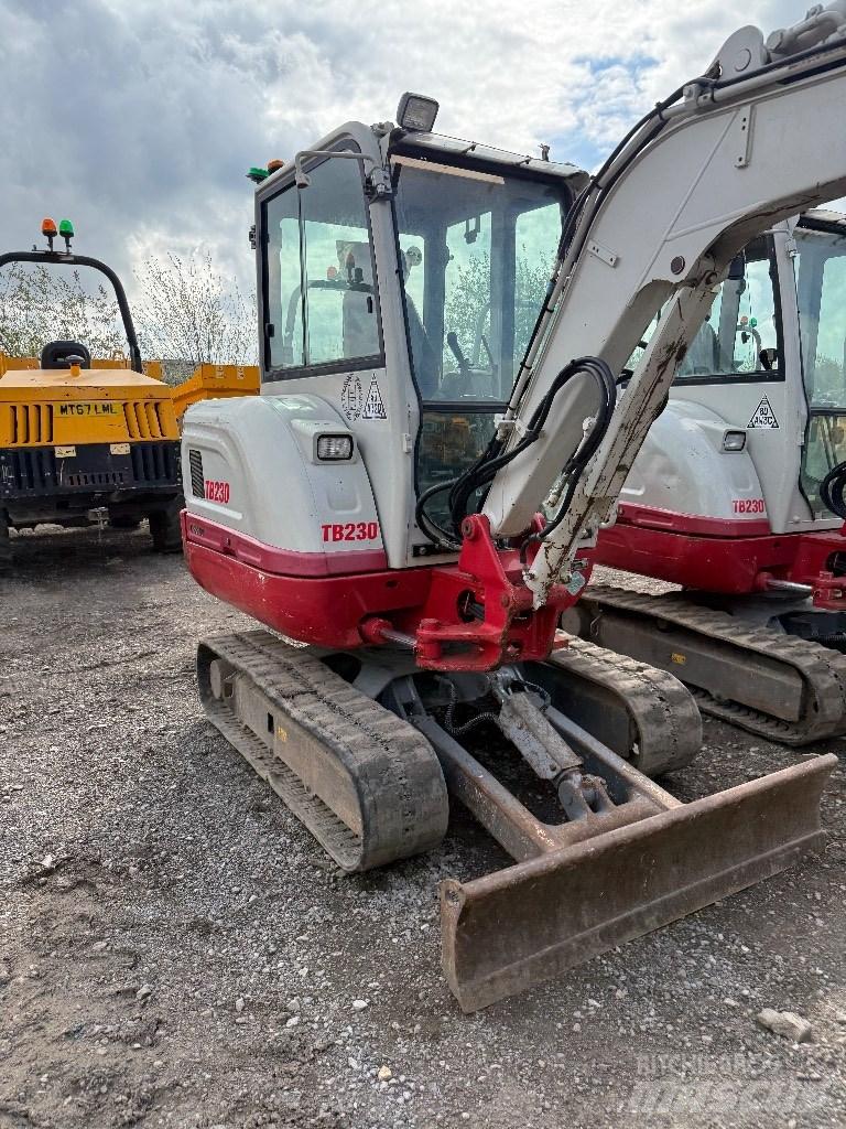 Takeuchi TB 230 小型挖掘机