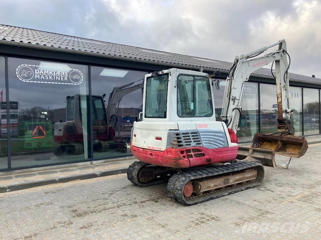 Takeuchi TB 250 履带挖掘机