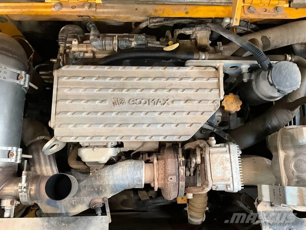 JCB JS 130 LC 履带挖掘机